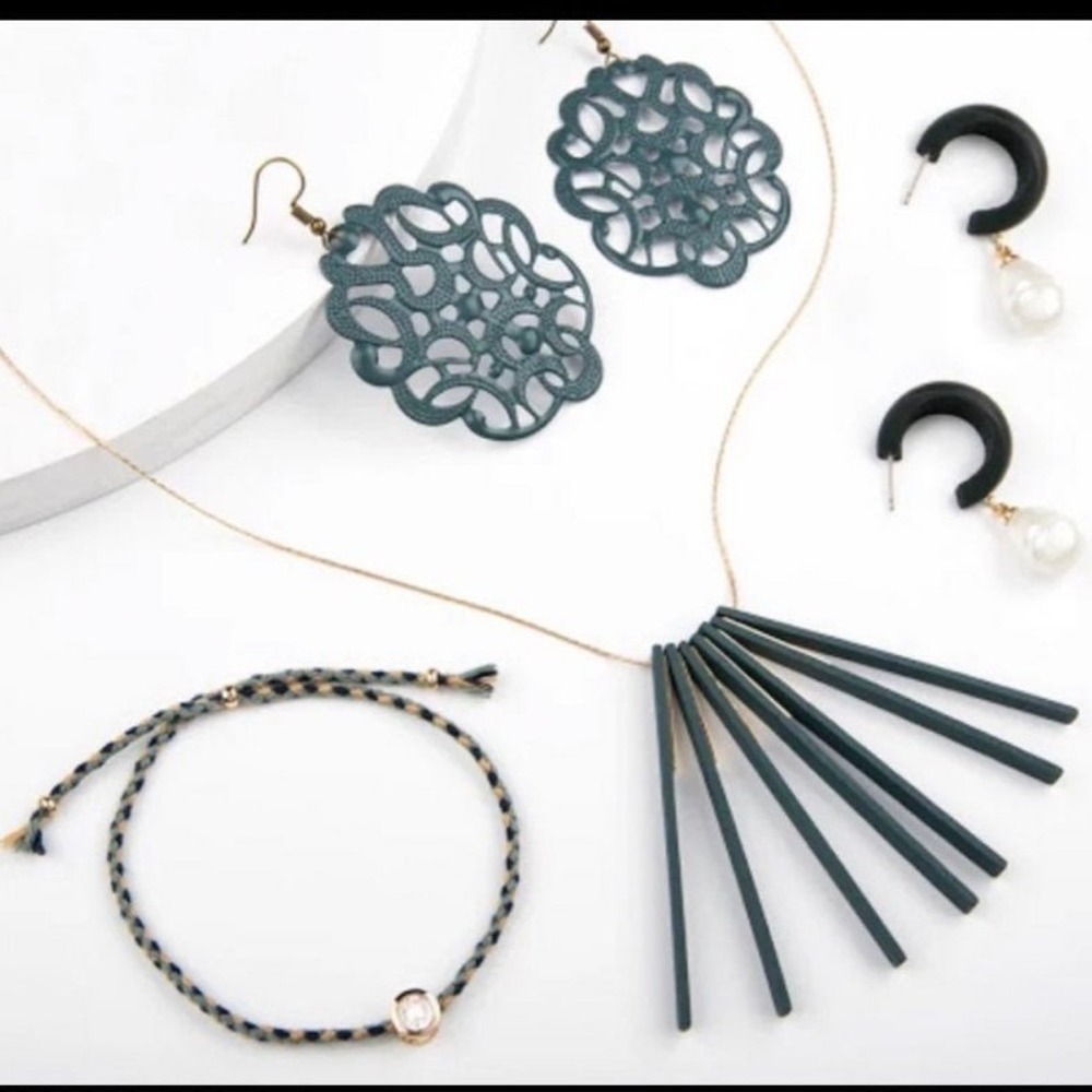 NEW Plunder Posse 4 Piece‎ Set